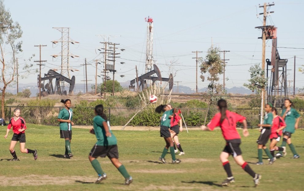 Los Angeles to Consider Banning Oil Drilling Near Homes and Schools